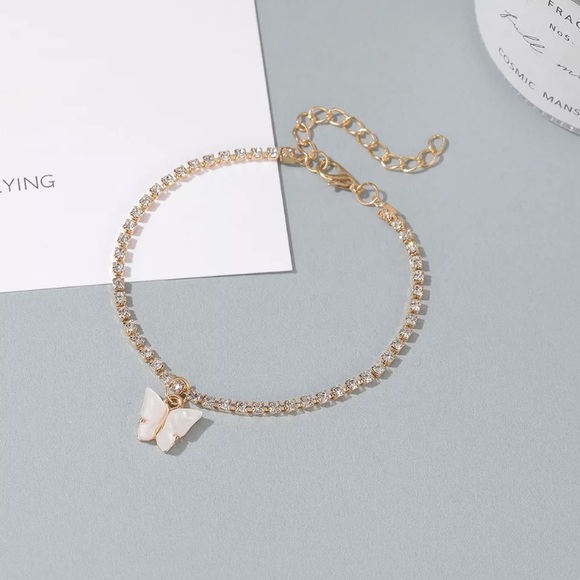Gold Tone Butterfly 🦋 dainty Anklet - Picture 2 of 3